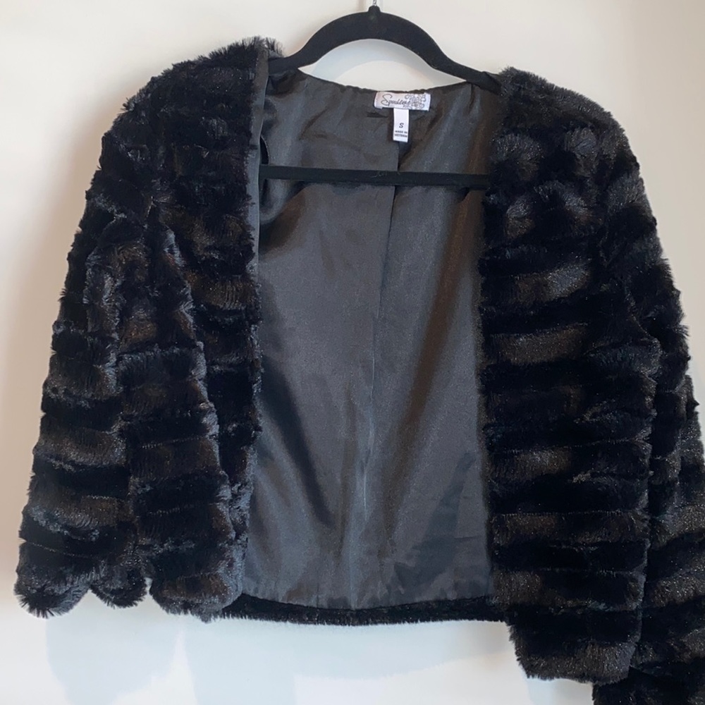 Speeckless black half jacket